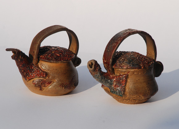 Tea pot with lustre 